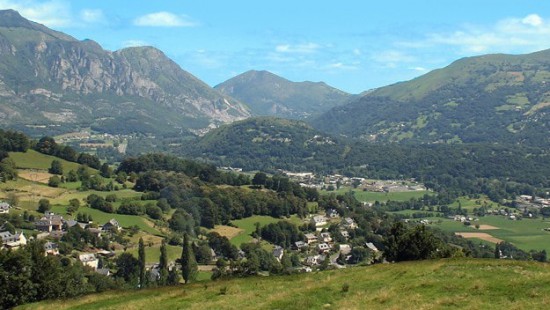 Camping les Chataigniers-argelès gazost - vue depuis le camping-min