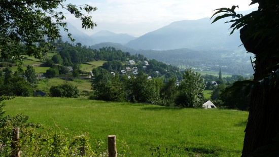 Camping les Chataigniers-argelès gazost - vue depuis le camping1-min